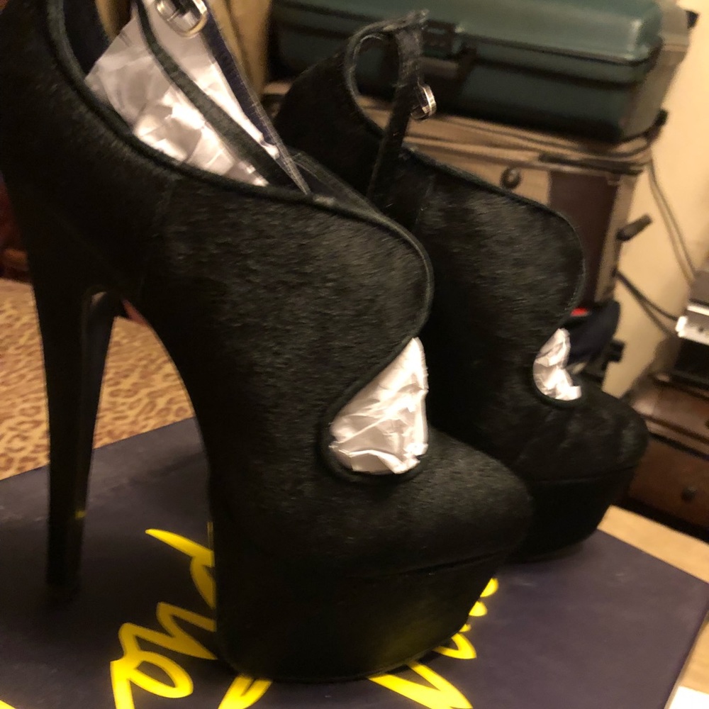 Heels - Picture 4 of 6